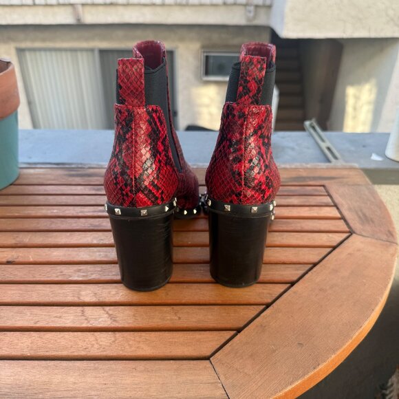 Charles David Red Snake Print Ankle Boots Size 6.5 - Picture 5 of 7